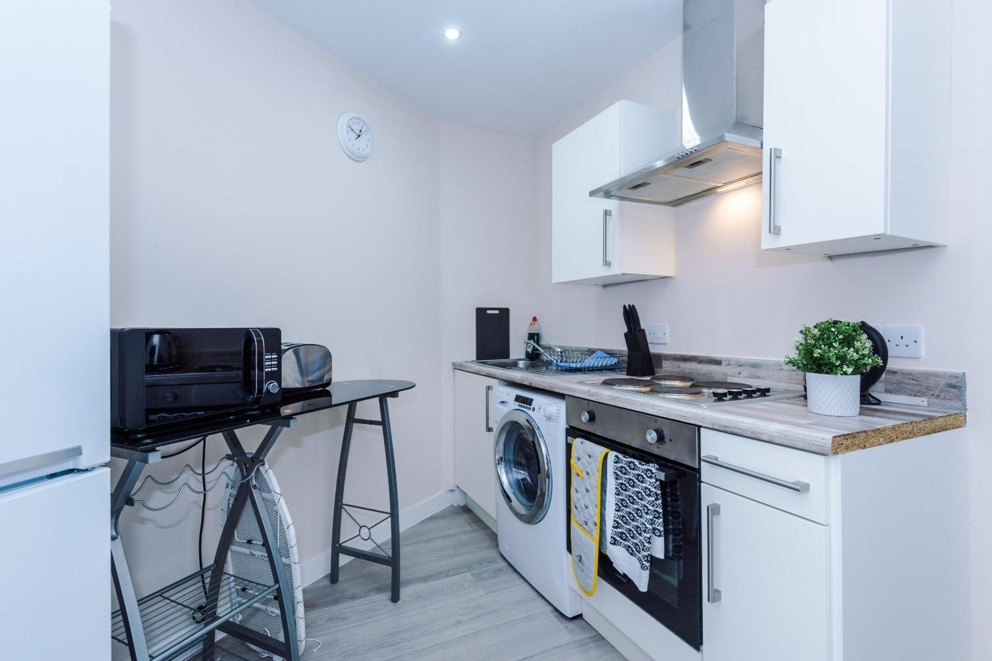 Opp Liverpool - Perfect For Contractors And Travellers, Big Savings Booking 4 Nights Or More! Apartment Bilik gambar